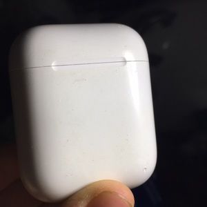 Apple AirPod Right Ear W/ Charging Case